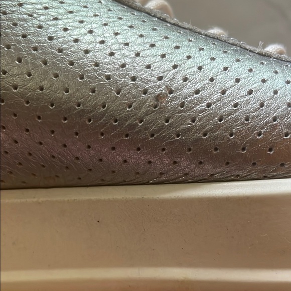 Ecco Silver White Sneakers Minimalist Design - Picture 7 of 16